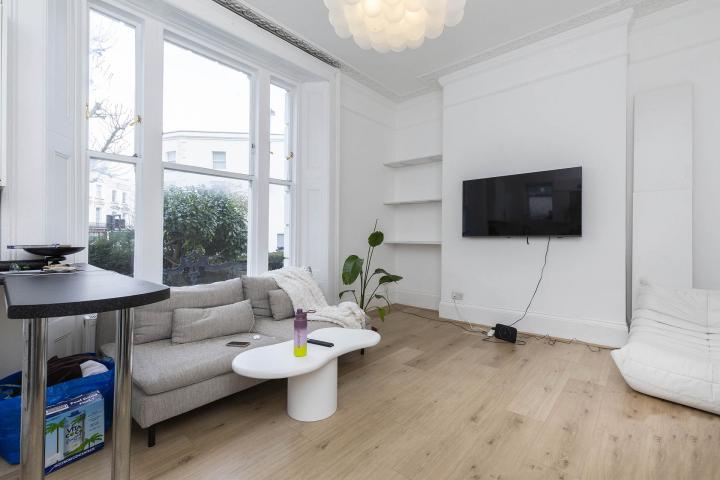 			1 Bedroom, 1 bath, 1 reception Flat			 Priory Road, WEST/SOUTH HAMPSTEAD